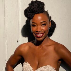 Karimah Westbrook Instagram - That’s Mrs. Carter to you 😉💍. Lol, I was cracking up laughing watching last nights episode. So many funny and heartfelt moments. S/o to writer @adriandukes, director @cswanson44 and to all the actors on this show who brings it every episode. Love y’all. Thanks to @negar_ali_kline in wardrobe, @kalinspooner in hair and @grotesquebeauty in makeup... y’all all had me looking and feeling like a real bride. If you haven’t had a chance to see the episode, you can watch it now for free on the CW app! S/o to @gabrielle_dennis for coming through to play my sister. You killed it as usual. ❤️@winniecouture this dress absolutely gorgeous. ❤️ #AllAmerican #GraceIzMarriedNow 🤴🏾👸🏽