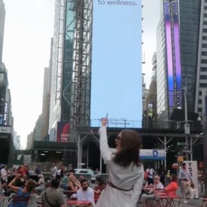 Karlie Kloss Kushner Instagram - Made it to Times Square!! @thornehealth