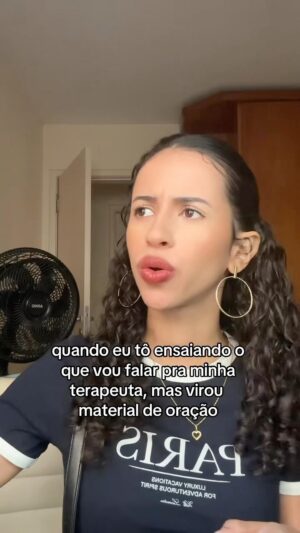 Karol Alves Instagram - aproveitando vamos orar sobre né rapaz 🗣️
.
.
.
#reels #cristao #crente #humor #engracado #comedia