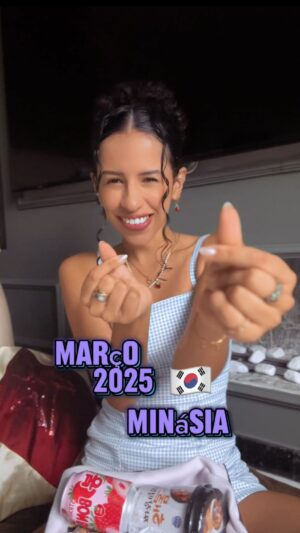 Karol Alves Instagram - UM SONHO VAI SE REALIZAR!!!!!! E VOCÊS PODEM REALIZAR JUNTO COMIGOOOO 💜✈️🇰🇷 Corre pra @minasiaoficial e vem fazer parte dessa história! 
.
.
.
#reels #coreiadosul #dorama #kpop #estudos #coreano #kdrama #viagem #asia