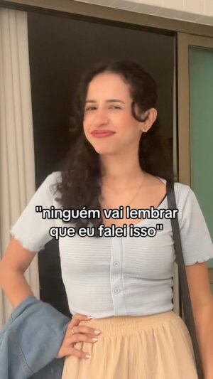 Karol Alves Instagram - o problema é que eu lembro de tudo muito bem!!!!!! 🧣
.
.
.
#reels #humor #comedia #engracado