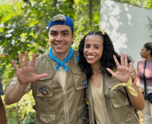 Karol Alves Instagram - Uma Aventura no Zoológico já tá no top3 Brasil, o 10° filme da minha carreira!!! E só poderia vir (e veio) de forma muito especial, esse filme é diferente de todos e guardo com muito carinho tudo que vivi e aprendi durante as filmagens! Elenco, direção, roteiro e toda a equipe técnica afinadíssimos, o set mais pacífico da história hahahahah e o resultado não poderia ser outro além de um filme lindo onde o maior responsável pelo sucesso é o amor de TODOS nesse barco! Muito obrigada time, amo vocês 🫶🏼 CORRE PRA GENTE IR PRO TOP1!!!!!
