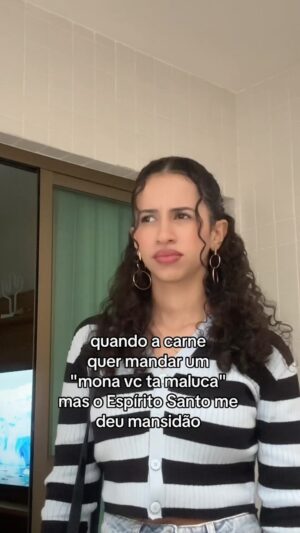 Karol Alves Instagram - "Ah, mas a Karol é tão tranquilinha" spoiler: a calmaria não vem dela 🗣️✨
.
.
.
#reels #humor #comedia #engracado #cristao