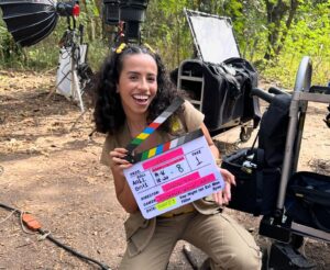 Karol Alves Instagram - Uma Aventura no Zoológico já tá no top3 Brasil, o 10° filme da minha carreira!!! E só poderia vir (e veio) de forma muito especial, esse filme é diferente de todos e guardo com muito carinho tudo que vivi e aprendi durante as filmagens! Elenco, direção, roteiro e toda a equipe técnica afinadíssimos, o set mais pacífico da história hahahahah e o resultado não poderia ser outro além de um filme lindo onde o maior responsável pelo sucesso é o amor de TODOS nesse barco! Muito obrigada time, amo vocês 🫶🏼 CORRE PRA GENTE IR PRO TOP1!!!!!