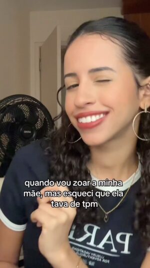 Karol Alves Instagram - evento canônico na vida de todo filho 😭 
.
.
.
#humor #mae #familia #engracado #comedia #tpm