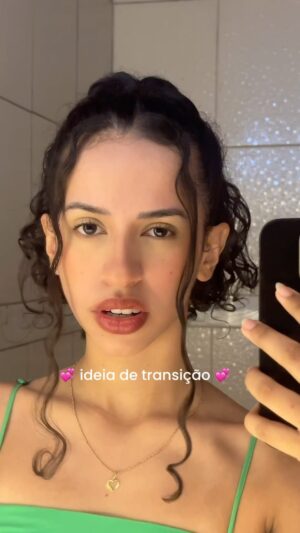 Karol Alves Instagram - pensa 3x maluco ✨🗣️
.
.
.
#transicao #ideia #beleza #maquiagem