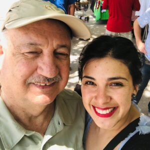 Karol Cariola Instagram - Hoy se cumple un año de la partida física del compañero Guillermo Teillier. Quise hacer este pequeño, pero sentido homenaje, recordando importantes momentos a su lado.

Mientras él era el Presidente de nuestro partido; yo fui la Secretaria General de las JJCC. Tenía el honor de sentarme junto a él en el pupitre continuo todos los años que compartimos en la Cámara de Diputadas y Diputados. Tuve la posibilidad de ser parte del equipo que lo acompañó durante su enfermedad hasta los últimos días de su vida… muchas experiencias y aprendizajes que me permitieron conocer la gran persona que fue nuestro compañero Guillermo. Respetuoso de las diferencias, siempre dispuesto a entregar una palabra sabia como consejo… el compañero Guillermo siempre trabajó por la unidad del partido, porque sin duda, dio la vida entera por las causas más justas. 

Lo extraño mucho y nos hace mucha falta❤️

Honor y gloria al compañero Guillermo Teillier Del Valle
