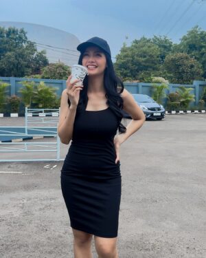 Kartika Berliana Instagram - 🐈‍⬛🖤✨