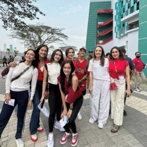 Kartika Berliana Instagram - Opening Ceremony World Cup U17 🥳Bangga banget Indonesia jadi negara pertama di Asia Tenggara yang dipercayakan mengadakan worldcup u17 @fifaworldcup 🇮🇩🇮🇩🇮🇩
Happy banget bisa activity sama idola idola dari waktu masih sekolah🥳 #u17wc #inspiringstars