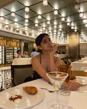 Kashmira Pardesi Instagram - Left no crumbs🦞