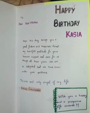 Kasia Smutniak Instagram - Questi auguri arrivano da lontano . Ieri , mi sono svegliata , e ho pensato che ero felice . Mica poco . Mi sono svegliata e all’improvviso  avevo 45 anni . Tanta roba . Troppa da contenere, così in un’unico pensiero .  Mi guardo indietro e vedo tante me, tante vite . E finalmente sono grande . Ho avuto la fortuna di incontrare delle persone stupende , vere . Mi guardo nello specchio , e riconosco quello che vedo . Ogni segno , ogni cicatrice , ogni macchia , ruga mi appartiene . È una bella sensazione . E poi, questa storia qui , la storia di queste ragazze , è anche la mia . Sono le prime studentesse che hanno finito il ciclo scolastico alla Ghami Solar School , Mustang , e sono state ammesse al liceo  in India , Dharamsala . Fondata  nel 1960 dal Dalai Lama e la sua famiglia , è  la prima scuola per i rifugiati tibetani . Un progetto bellissimo proiettato nel futuro , dal passato,  attraverso il presente . Sono molto orgogliosa di loro . Hanno fatto un lungo viaggio per arrivare dove sono oggi . E il mio cuore scoppia di gioia e gratitudine per quello che ho avuto il coraggio di fare . Seguire il cuore non la ragione . E anche questo è un motivo in più per sorridere oggi ❤️ 

Thank you my dear little angels ! I’m so proud of you all 🕉️ @pietrotariconeonlus  ངའི་སེམས་གཏིང་ནས་ཐུགས་རྗེ་ཆེ། སྤོབས་པ་ཡོད།