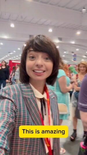 Kate Micucci Instagram - Having fun at @terrificon_ct with @geekballoonist 🎈 #ducktales #webby #balloonartist