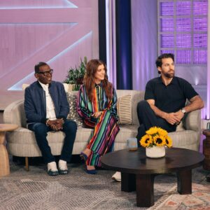 Kate Walsh Instagram - Beyond excited to be a part of the @KellyClarksonShow today! Tune in my loves 💋💋💋

Hair by @TedGibson
Makeup by @SergioWastaken
Styled by @ClemontLomellini & @SebastienHohl_