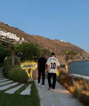 Kate Wright Instagram - An unforgettable first 24 hours in Mykonos 🇬🇷