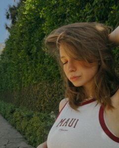 Actress Katelyn Nacon HD Photos and Wallpapers September 2024