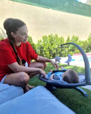 Katerina Stikoudi Instagram - 👶 ❤️ Στα @orchestra_gr θα βρείτε το πιο απλιθανο ρηλάξ Balancelle Swing που θα κάνει το μωρό να κοιμάται λες και είναι στην αγκαλιά της μαμάς!

🎶 Καθίστε στον καναπέ σας και νανουρίστε το μωράκι σας με τους πιο γλυκούς ήχους, που ρυθμίζονται με τη βοήθεια τηλεκοντρόλ.

🤗 Χαλσρή ή πιο έντονη κίνηση, απαλή γλυκιά μουσική, ασφάλεια και άνεση για το μωράκι σας.! Με όμορφα παιχνιδάκια που κρέμονται για να βλέπει και να χαίρεται. 

💙 Extra tip :  Συνδέεται με Bluetooth και μπορείτε να ρυθμίσετε και το timer.

🙏 Πάρτε το και θα με θυμηθείτε ! 

#orchestragreece #cluborchestra #babycare #babyessentials #ρηλάξ #newparents