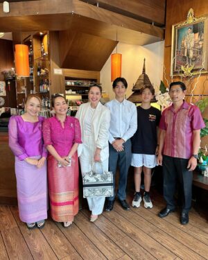 Kathaleeya McIntosh Instagram - เป็นลูกค้าร้านนี้ตั้งแต่สมัยพ่อมาเรียนหนังสือปี 1982! จนตอนนี้ลูกๆมาเรียนก็ยังยังมาฝากท้องที่นี่ประจำค่ะ 😍 อาหารอร่อยมาก พนักงานน่ารักอบอุ่นทุกคน พวกเราชอบมากค่ะ ใครมาแถว Surrey แวะมาที่นี่นะคะ 🤩 One of the best authentic Thai restaurants in England 👍🏻@rumwong.uk