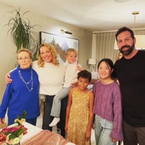 Katherine Heigl Instagram - A week ago today @joshbkelley brought the kids and my mom up to Vancouver to celebrate thanksgiving and Naleigh’s and my birthday and it. Was. Perfect. I did not have the bandwidth to cook, clean and decorate so I made the incredibly smart decision not to. Instead I called @setthedateyvr which is an amazing local Vancouver company run by a wildly talented group of women who work 9-5 jobs during the week and spend their weekends making your special occasion dreams come true because that is their true passion. And boy can you tell they’re passionate about it! They KILLED it and I loved every single thing they did to make the day beautiful, charming, elegant and delicious! I made all our favorite side dishes but left the heavy lifting up to another incredible team of talented Vancouverians @edgecaters I rarely give such resounding endorsements but these guys more then deserve it! I am deeply thankful that despite a grueling work schedule and being so far away from my family I was still able to rest and renew and celebrate with my people in a gorgeous environment and with delicious food on the table.