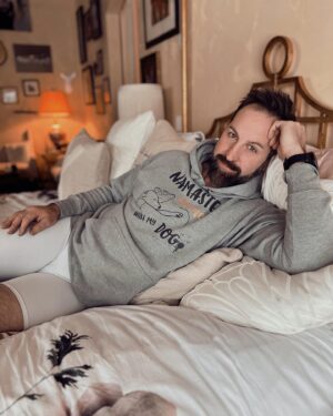Katherine Heigl Instagram - Guess what, guess what, guess what! I’ve opened a Shopify store where I’m selling sweatshirts, t-shirts, mugs and totes with my original art designs to raise funds for animal welfare. For the next year 💯 of the proceeds from each sale will go to my foundation @jasonheiglfoundation where 💯 of the money goes to abandoned, neglected, or abused animals in need. I made @joshbkelley do a sexy ad campaign with me (cause you know…sex sells…😏) wearing a couple of my designs. So go check out the shop and if you see something you like…BUY IT! And know that you’re not only getting a cool product, you’re helping an animal in need. I like to call it art with heart! So thanks in advance for putting your money where your heart is 🧡 Shop link in my bio