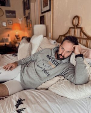 Katherine Heigl Instagram - Guess what, guess what, guess what! I’ve opened a Shopify store where I’m selling sweatshirts, t-shirts, mugs and totes with my original art designs to raise funds for animal welfare. For the next year 💯 of the proceeds from each sale will go to my foundation @jasonheiglfoundation where 💯 of the money goes to abandoned, neglected, or abused animals in need. I made @joshbkelley do a sexy ad campaign with me (cause you know…sex sells…😏) wearing a couple of my designs. So go check out the shop and if you see something you like…BUY IT! And know that you’re not only getting a cool product, you’re helping an animal in need. I like to call it art with heart! So thanks in advance for putting your money where your heart is 🧡 Shop link in my bio