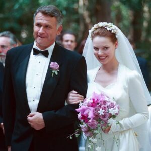 Katherine Heigl Instagram - Apparently, I was getting married 20 years ago today!!! Sort of... 😉 #roswell #season3 #isabelevans #jesseramirez