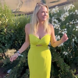 Katherine Kelly Lang Instagram - A highlight of this Italy trip was going to the @andreabocelliofficial concert in the hills of Tuscany! I was feeling all kinds of emotions listening to Andrea’s incredible music. It was so good to see @veronicabertiofficial too.  Veronica is such an amazing person and wonderful hostess. So kind to everyone! Attending the VIP dinner was a treat as well! We sat at a table with these lovely ladies. And thanks to @andreabelfiore for showing us around and taking care of us🥰🥰🥰 I am still dancing my way through Italy😂 Great to meet up @caseykas and @photosmith_official too! It’s just been so much fun!