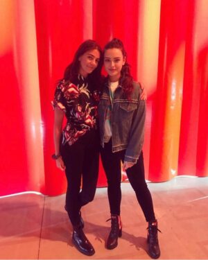 Katherine Langford Instagram - Happy Birthday to this incredible lady @mollyddickson! One the fiercest, most hardworking humans I know 🙏 Thank you for always making me look and feel amazing, and for being on this journey every step of the way - from my first premiere, to the golden globes and Met Gala, with press and shows in between - I can’t wait for all the amazing adventures in store ✨ Thank you for showing me fashion through your eyes, and for so many magical moments 👠💅✨
