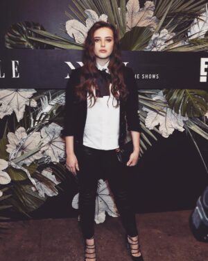Katherine Langford Instagram - Happy Birthday to this incredible lady @mollyddickson! One the fiercest, most hardworking humans I know 🙏 Thank you for always making me look and feel amazing, and for being on this journey every step of the way - from my first premiere, to the golden globes and Met Gala, with press and shows in between - I can’t wait for all the amazing adventures in store ✨ Thank you for showing me fashion through your eyes, and for so many magical moments 👠💅✨