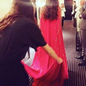 Katherine Langford Instagram - Happy Birthday to this incredible lady @mollyddickson! One the fiercest, most hardworking humans I know 🙏 Thank you for always making me look and feel amazing, and for being on this journey every step of the way - from my first premiere, to the golden globes and Met Gala, with press and shows in between - I can’t wait for all the amazing adventures in store ✨ Thank you for showing me fashion through your eyes, and for so many magical moments 👠💅✨