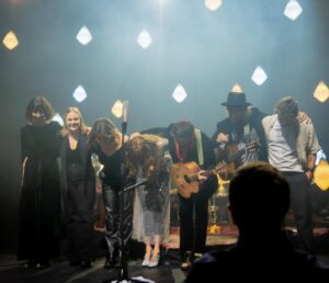Katherine Langford Instagram - The most insane honour @royalalberthall 🇬🇧 I've been trying to find the words to describe last night. Julia and Angus Stone have been playing in my head since the day I heard their first album, they write like only true artists and big feelers can do...Thank you for inviting me to be a part of this special night. I have no idea what just happened - I wish I could do it again and again! ❤️🪐
