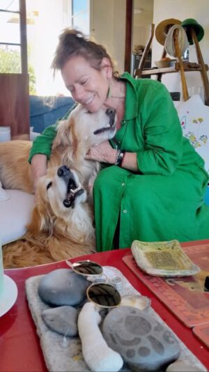 Katherine Salosny Instagram - Para mis compañer@s incondicionales Sol y Ruso mi amor eterno…….. #diadelperro