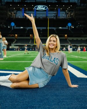Kathryn Dunn Instagram - @dccheerleaders meet the team ✨💙🏈 

#americassweethearts #dcc #dallascowboyscheerleaders