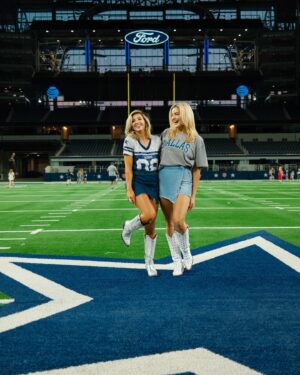 Kathryn Dunn Instagram - @dccheerleaders meet the team ✨💙🏈 

#americassweethearts #dcc #dallascowboyscheerleaders