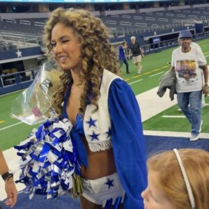 Kathryn Dunn Instagram - @dccheerleaders meet the team ✨💙🏈 

#americassweethearts #dcc #dallascowboyscheerleaders