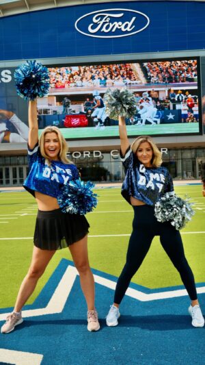 Kathryn Dunn Instagram - guess which one of us is the former Dallas Cowboys Cheerleader🤭🏈💙 (hint: she’s wearing sparkes✨)

#dcc #dallascowboyscheerleaders #netflix