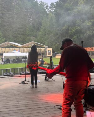 Katie Melua Instagram - This place is unreal! 

Years ago the band and I got to play an underwater gig here, a festival at the bottom of a mine, one of my most memorable shows and today in amongst ancient trees, huge stone cliffs and a waterfall… Norway ❤️

Here’s our soundcheck ahead of @ravnedalenlive.