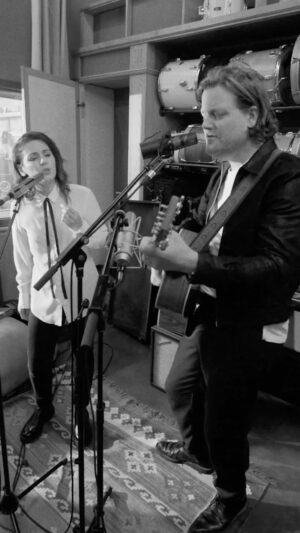 Katie Melua Instagram - Wickedly excited to be able to share with you an acoustic, stripped back live video I shot earlier this month for the reimagined version of Lucy Rider, featuring my good friend @katiemeluaofficial . 

Katie was one of the very first champions of the band around the original release of this record and we’ve always had a special creative connection so it feels like a real full circle moment for me to have her collaborate on this track, her voice felt perfect for this one. Really hope you enjoy the video - watch at the link in bio! 💫