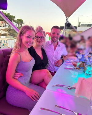 Katie Piper Instagram - Rest, Relaxation and Family Time with my entire family has been much needed and just how I love to spend my down time.  I never take these moments for granted. Getting together with my siblings, parents and getting all of the cousins together and watch them play and grow up together just like we once did as kids  is such a gift 🙏