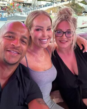 Katie Piper Instagram - Rest, Relaxation and Family Time with my entire family has been much needed and just how I love to spend my down time.  I never take these moments for granted. Getting together with my siblings, parents and getting all of the cousins together and watch them play and grow up together just like we once did as kids  is such a gift 🙏
