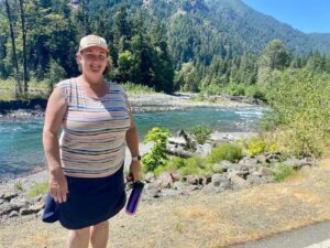 Katie Porter Instagram - On @nrdems, I sounded the alarm on a toxic pollutant—6PPD-quinone—that is rapidly killing salmon populations. Last week, I heard firsthand how conservationists in @olympic_nps and Puget Sound are working to address this pollution and restore a healthy marine ecosystem.