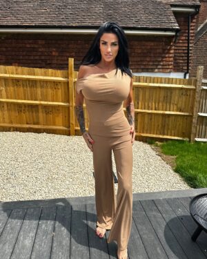 Katie Price Instagram - 🎥 Been busy filming and working in Turkey 🇹🇷 this was my airport outfit a few days ago from @jyyldn xx 
Can’t wait to show you what we’ve been working on out here keep your eyes peeled 👀 
ad