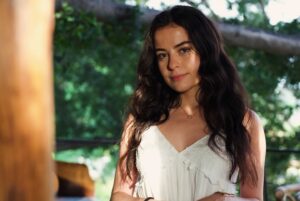 Katie Sarife Instagram - I left the photographer’s nemesis on.. 

@mahinatreehouse 🌺