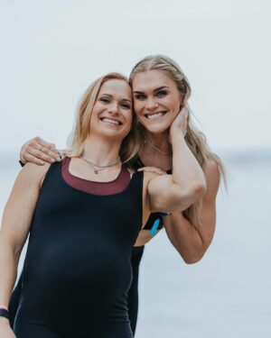 Katrin Tanja Davidsdottir Instagram - @empowerbydottir ✨🤍🤭 with @drstacysims 

COMING TO YOU SOON - Inspired by our moms & driven by our passion for helping women both understand and embrace their new body - a training program built for you, to become your best self during your menopausal years! 

Photos by @bkessler_photo // #Empower #Menopause #Women #Training #Strong #Dottir