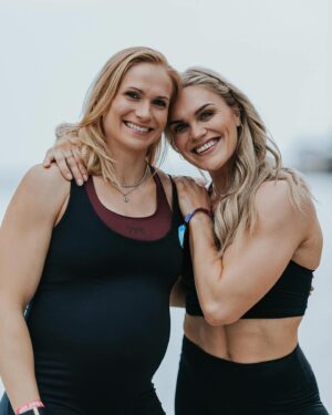 Katrin Tanja Davidsdottir Instagram - @empowerbydottir ✨🤍🤭 with @drstacysims 

COMING TO YOU SOON - Inspired by our moms & driven by our passion for helping women both understand and embrace their new body - a training program built for you, to become your best self during your menopausal years! 

Photos by @bkessler_photo // #Empower #Menopause #Women #Training #Strong #Dottir