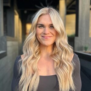 Katrin Tanja Davidsdottir Instagram - yesterday’s top picks in an unorganized manner 🦋🩵✨ hair day, my first hockey game, cottage cheese is back on the menu, winter sunsets & my boyyyyyyyys ✨