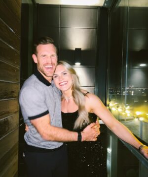 Katrin Tanja Davidsdottir Instagram - happy new year 💫🤍🥂✨ I am so excited to find out what 2024 has in store for us - I could write a thousand words about 2023 but I’ll let the smiles say it all ☺️

I wish you all so much love, joy & laughter in this new year! HNY xx - Kat