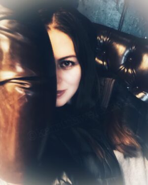 Katrina Weidman Instagram - Slowly but surely 😜✨

#haunted #paranormal #ghost #shadow #creepy #creepyhouse #hauntedhouse #paranormalinvestigators #ghosts #ghoststories #bigthingscoming