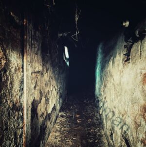 Katrina Weidman Instagram - Feels like home to me 🤷‍♀️👻 #creepyplaceshauntedspaces #creepyplaces #haunted #hauntedhouse #ghost #buckscountypa #abandonedplaces