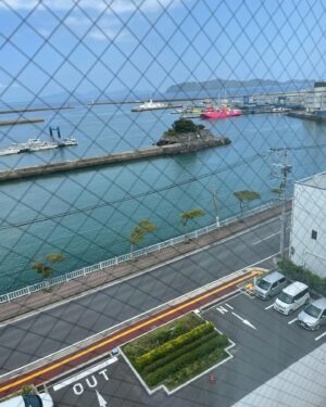 Katsunori Takahashi Instagram - もはや懐かしい。
僕はわずか一泊二日で行った五島ロケ。
朝早く目が覚めたので、
ホテル周りを歩いてみた

辺りはまるで陽だまり。

風の音だけ。
