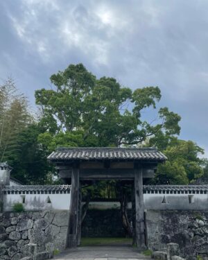 Katsunori Takahashi Instagram - もはや懐かしい。
僕はわずか一泊二日で行った五島ロケ。
朝早く目が覚めたので、
ホテル周りを歩いてみた

辺りはまるで陽だまり。

風の音だけ。